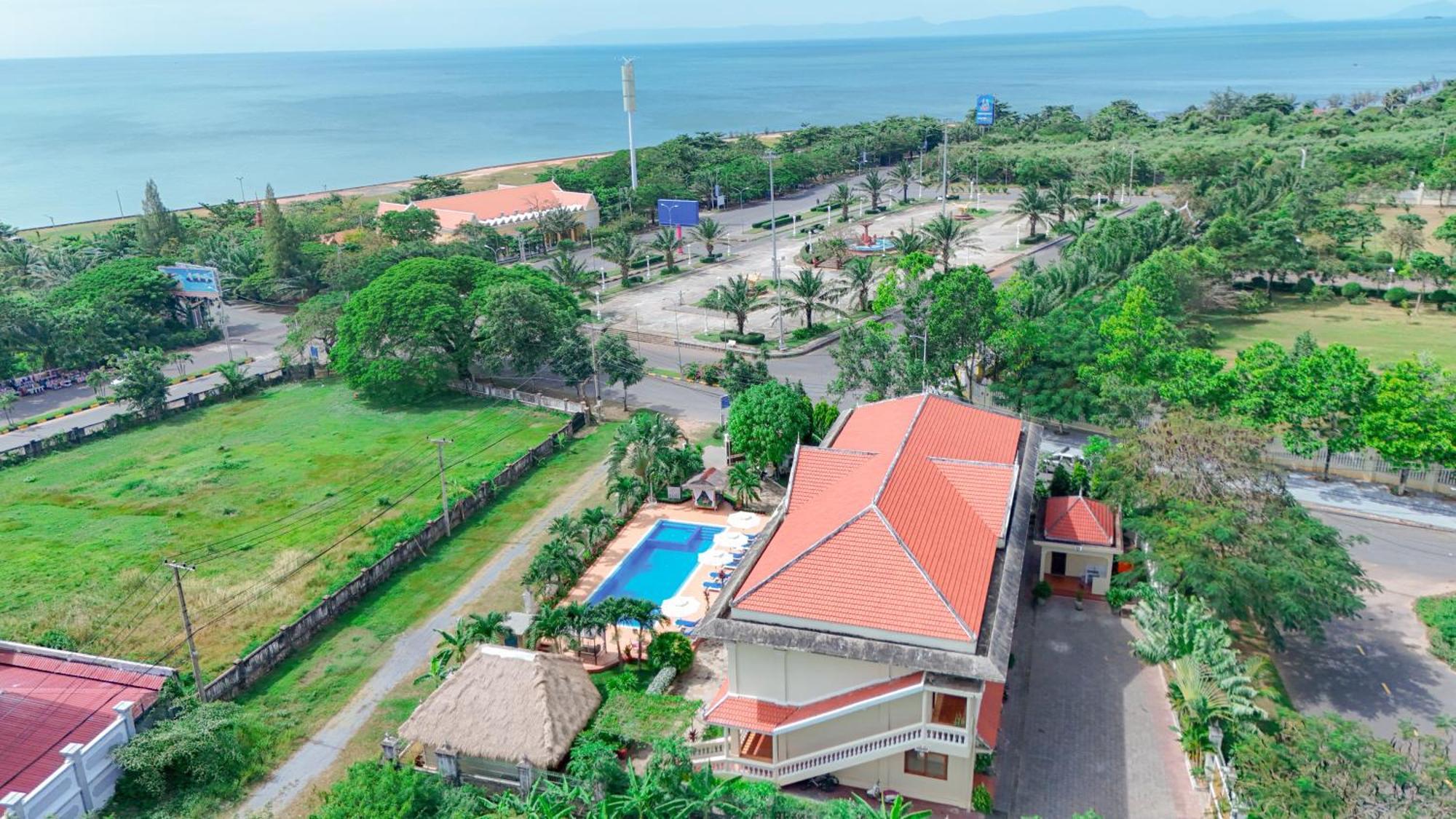 Riviera Hotel & Resort Kep Extérieur photo