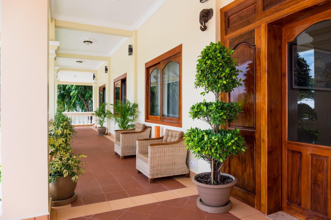 Riviera Hotel & Resort Kep Extérieur photo
